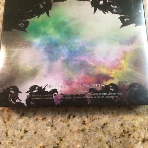 Urban decay OZ THEODORA