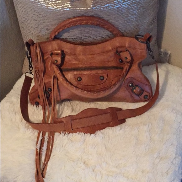 Adorable brown leather bag!
