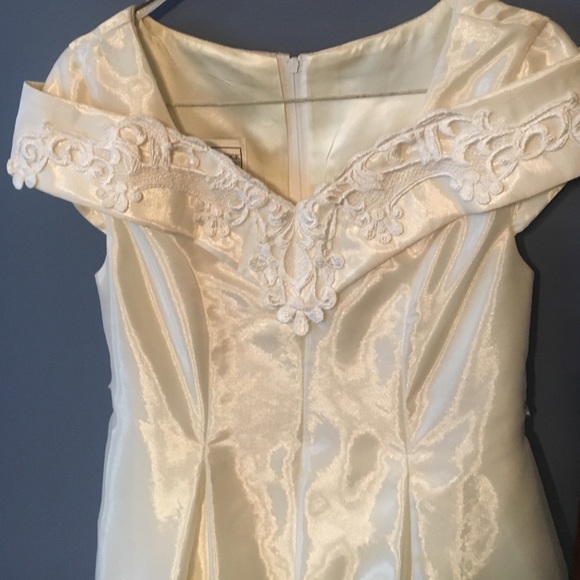 Girls ivory bridal, communion etc dress - Picture 2 of 4