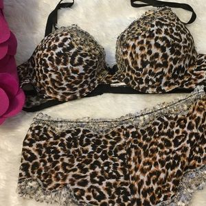 Animal print bra and underwear set