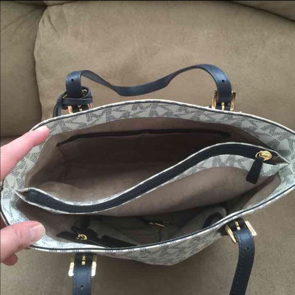 Sold on Ⓜ️ - Picture 2 of 4