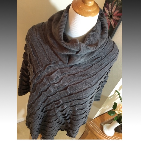 {HP 1/25}Charcoal Cowlneck Poncho - Picture 4 of 4