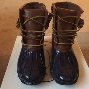 Steve Madden , size 6 navy/brown duck boots
