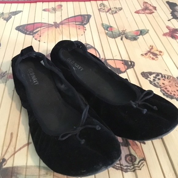 Super cute velvet-y ballet flats!