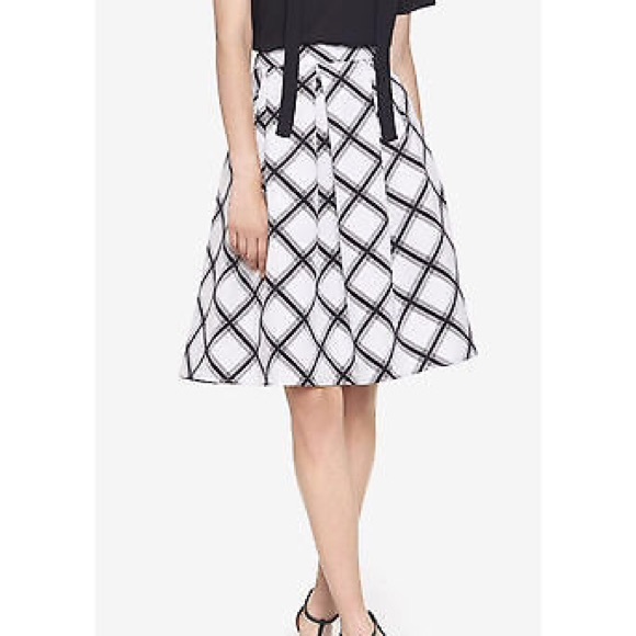 Express high-waisted, full midi skirt. EUC. Sz. 8