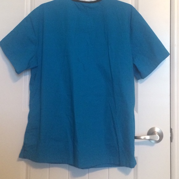 Urbane Scrub Tops - Picture 3 of 4