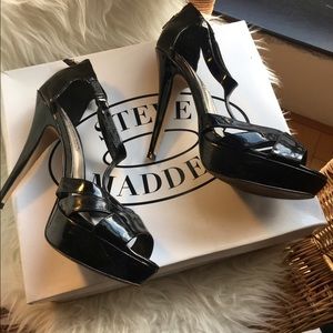 Steve Madden T-strap Heels 😎