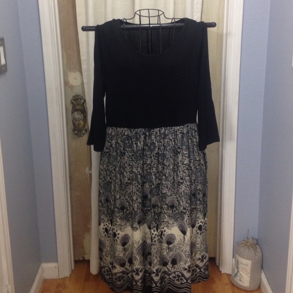 *NWT*Maxi Dress-Chic