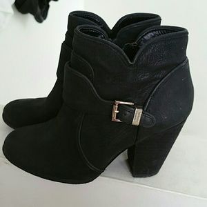 Vince Camuto Genuine Leather Booties GUC