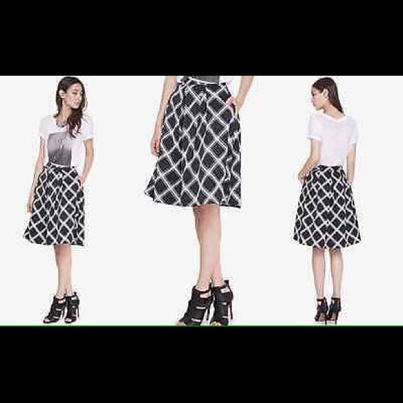 Express high-waisted, full midi skirt. EUC. Sz 8.