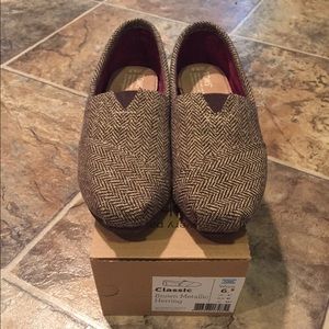 Toms classic size 6.5 ,  brown metallic herring