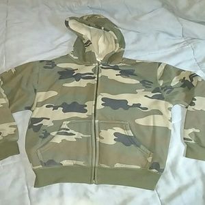 Fleece camo hoodie boys S 6/7