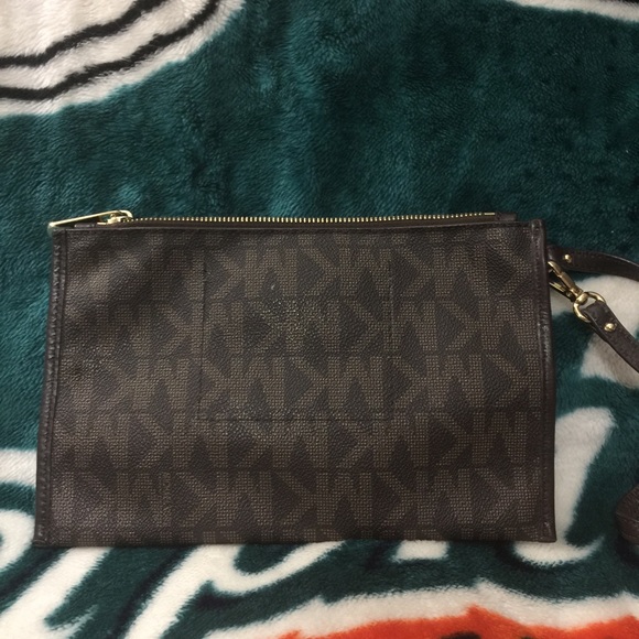 Sold on Ⓜ️ - Picture 2 of 4