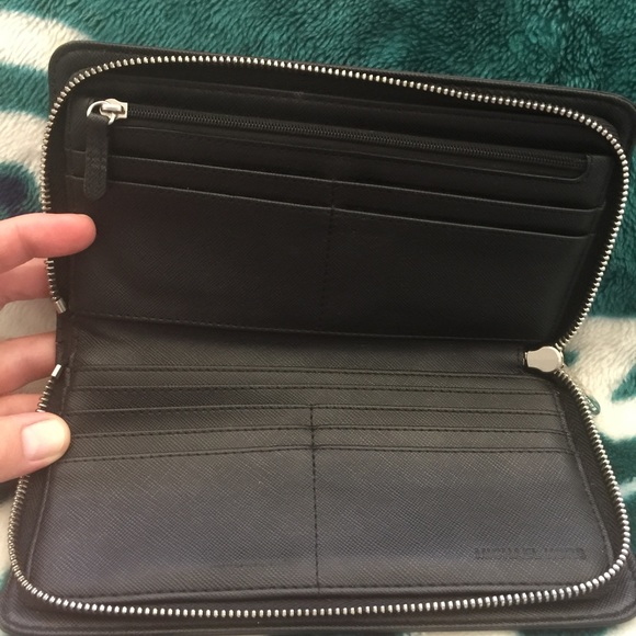 Sold on Ⓜ️ - Picture 3 of 4