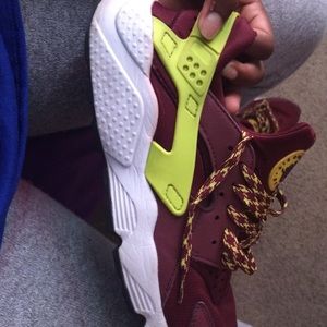 Maroon Huaraches