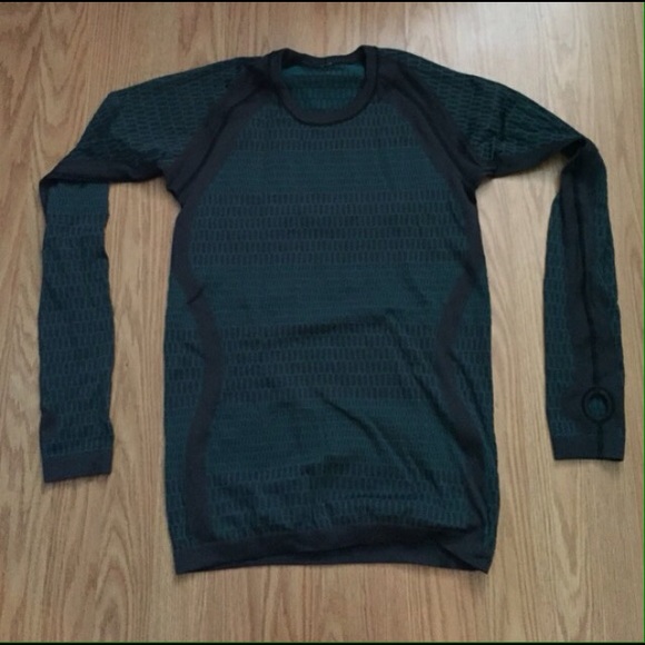 Lululemon workout top