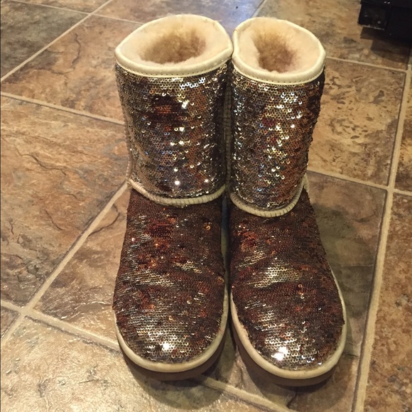 Ugg boots size 6 worn once.
