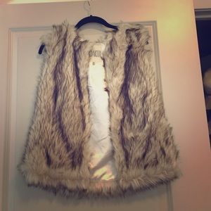 BB Dakota Faux Fur Vest Size M