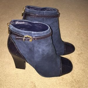 Gorgeous navy blue Tory Burch booties!
