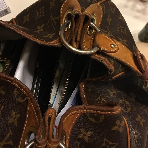 Louis Vuitton Galleria - Picture 2 of 9