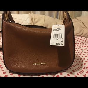 MICHAEL KORS RAVEN MEDIUM MESSENGER BAG. No emails