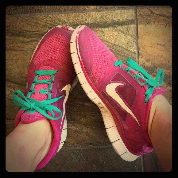 5.0 Nike Free Runs