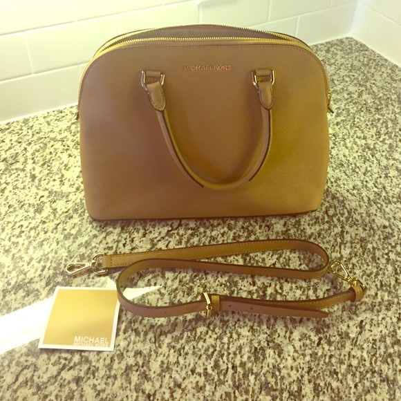 Purse - Picture 1 of 4