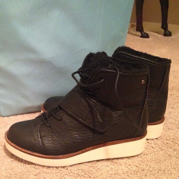 Winter boots/ wedges - Picture 1 of 3