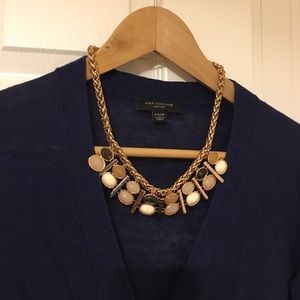 Statement necklace in gold/neutral tones