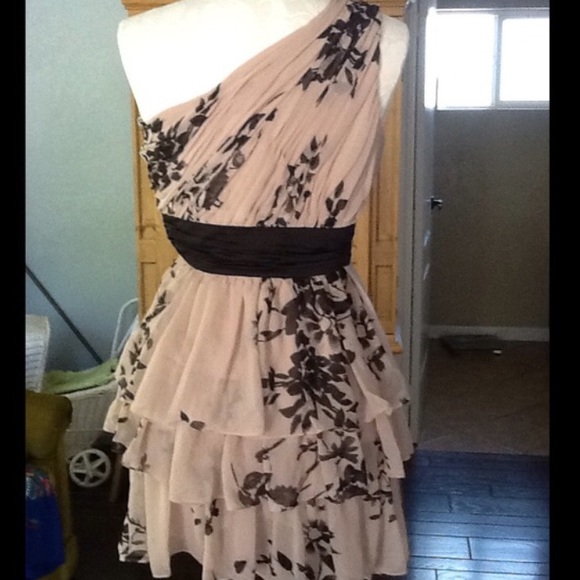 Ruffled Party Dress - Picture 2 of 4