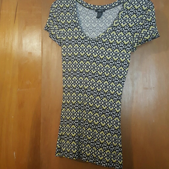 Rue 21 short sleeve shirt size small
