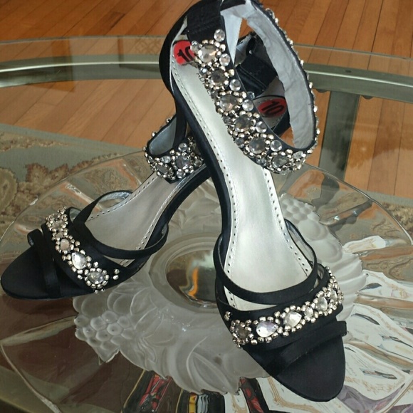 Hot Black & Jeweled sz10 Adrienne Vittadini heels