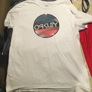 Oakley t-shirt
