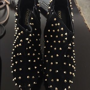 Shoedazzle black shoes