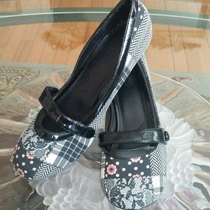 Paterned & Patent MaryJanes sz7