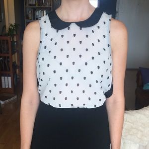 ✨HP✨Sleeveless blouse with skull print