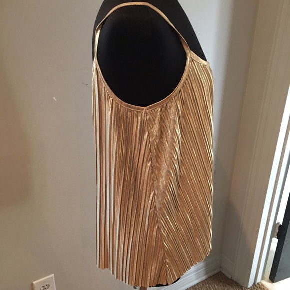 H&Mgokd metallic pleated top - Picture 2 of 4