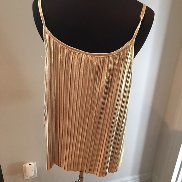 H&Mgokd metallic pleated top - Picture 4 of 4