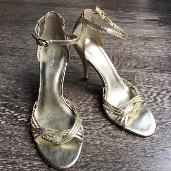 Banana Republic Mabel heeled sandal in gold. 7.5