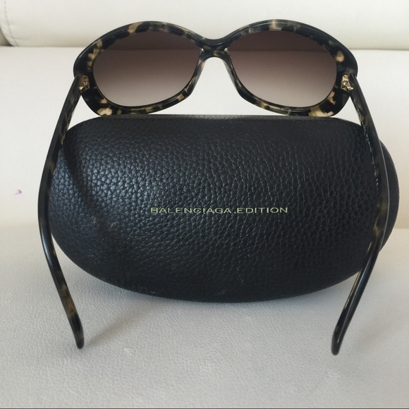 SUPER SALE: 👆🏻Authentic Balenciaga - Picture 3 of 4