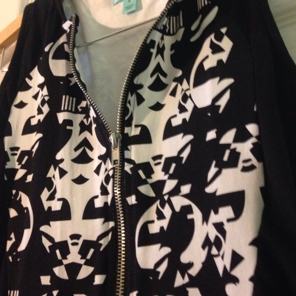 Edgy patterned mini dress - Picture 2 of 3