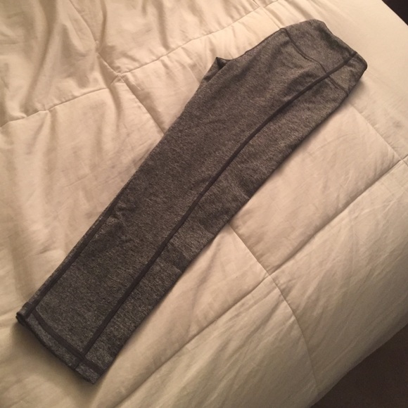 Victoria's Secret Crop Leggings - Picture 2 of 3