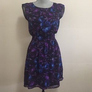 Size Small Floral/Window Pain Print Dress
