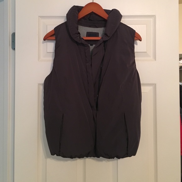 Cute Gap Vest. Worn once. Great condition.