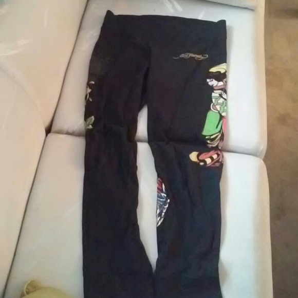 Capri  Black Ed Hardy Low Rise Leggings
