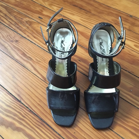 Black heels - Picture 2 of 3