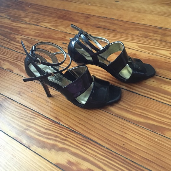 Black heels - Picture 3 of 3