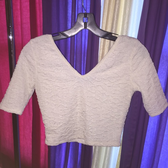 Cute cream colored crop top 💞