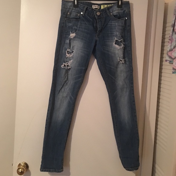 Distressed/ripped skinny jeans.