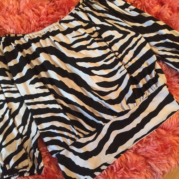 ❣️❣️LAST DAY 4/16❣️❣️Express Zebra Print Top - Picture 2 of 3